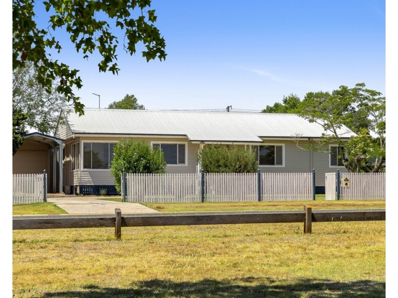 6 Sybyl Street, Harristown QLD 4350
