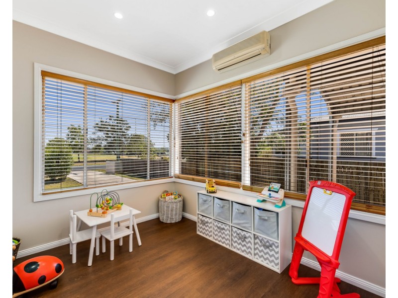 6 Sybyl Street, Harristown QLD 4350
