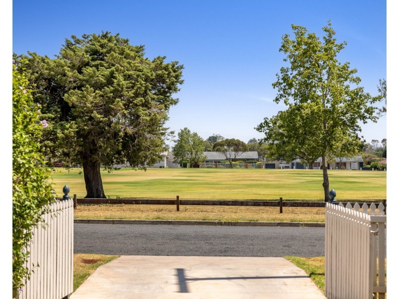 6 Sybyl Street, Harristown QLD 4350