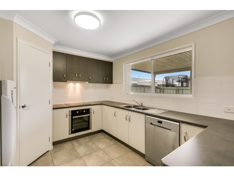 9 Whitefield Street, Glenvale QLD 4350