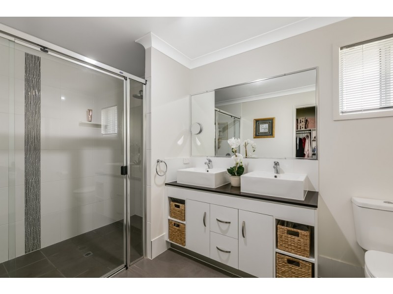 9 Schneider Court, Middle Ridge QLD 4350