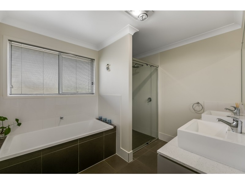 9 Schneider Court, Middle Ridge QLD 4350