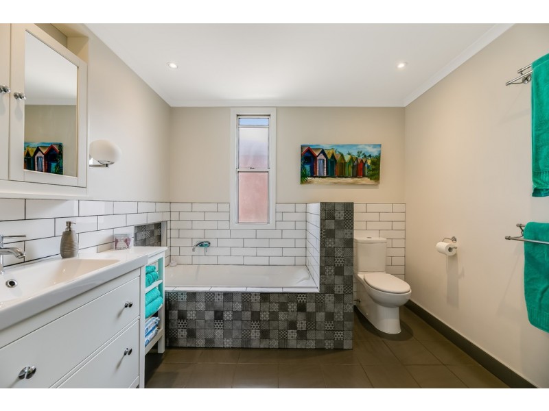 359 Greenwattle Street, Wilsonton QLD 4350