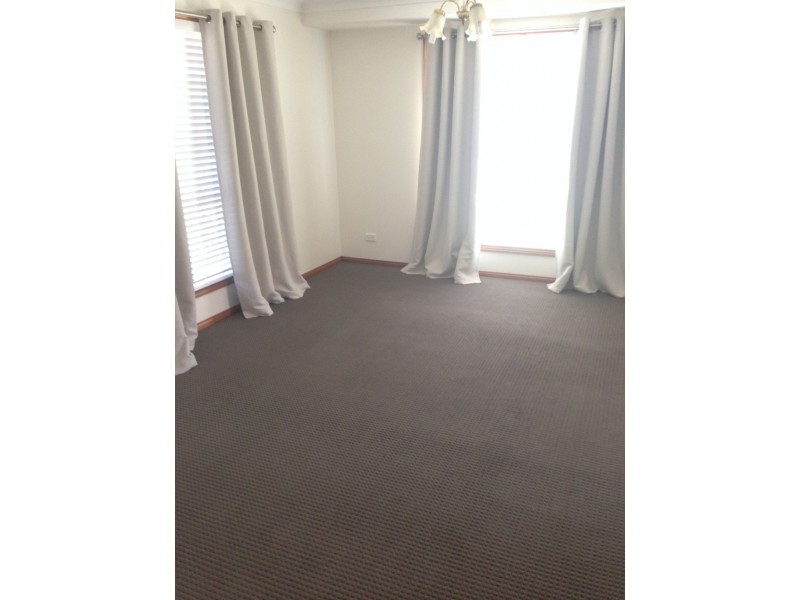 4 Bottlebrush Court, Glenvale QLD 4350