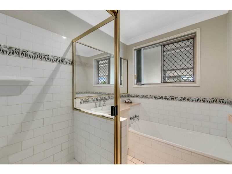 18 Catalina Drive, Wilsonton QLD 4350