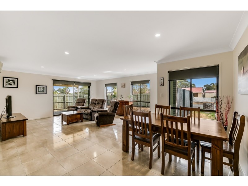 Unit 2/1 Fairfax Street, Cambooya QLD 4358
