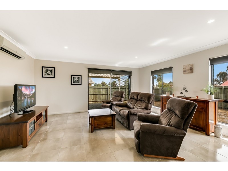 Unit 2/1 Fairfax Street, Cambooya QLD 4358