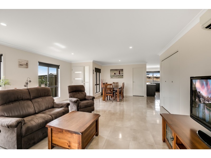 Unit 2/1 Fairfax Street, Cambooya QLD 4358