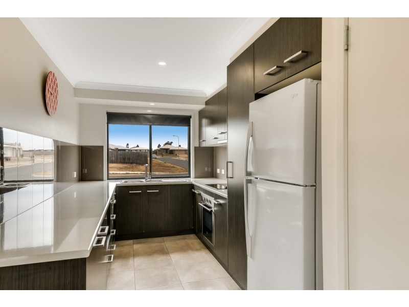 Unit 2/1 Fairfax Street, Cambooya QLD 4358