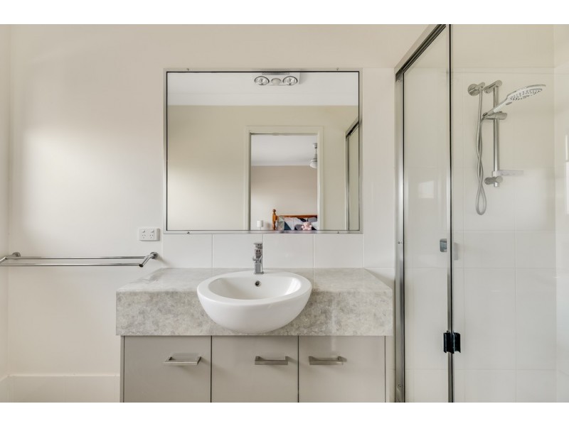 Unit 2/1 Fairfax Street, Cambooya QLD 4358