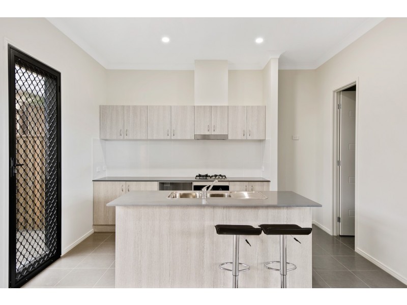 Units 1 and 2/6 Monash Lane, Newtown QLD 4350