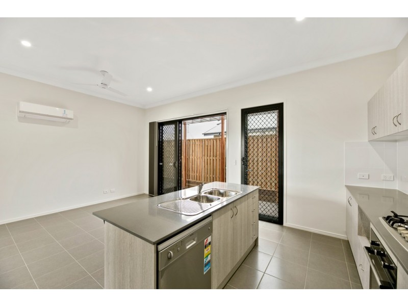 Units 1 and 2/6 Monash Lane, Newtown QLD 4350