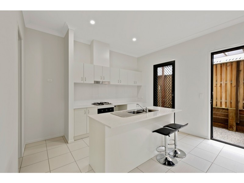 Units 1 and 2/6 Monash Lane, Newtown QLD 4350