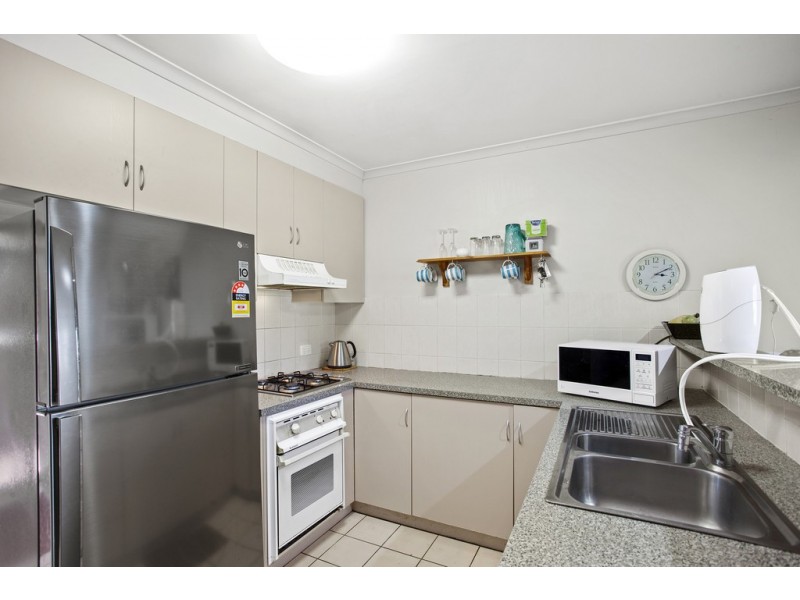 Unit 2/247 Herries Street, Newtown QLD 4350