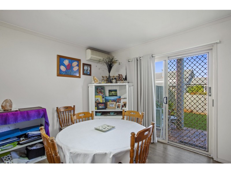 Unit 2/247 Herries Street, Newtown QLD 4350