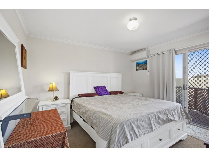 Unit 2/247 Herries Street, Newtown QLD 4350