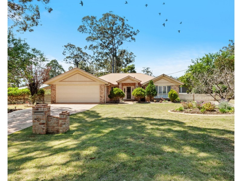 31 Blue Gum Drive, Highfields QLD 4352