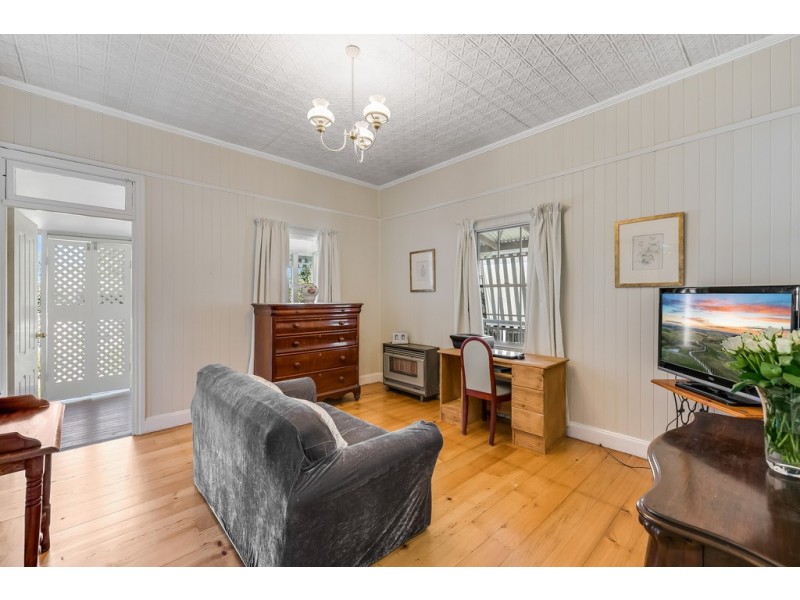 79 Bridge Street, Mount Lofty QLD 4350