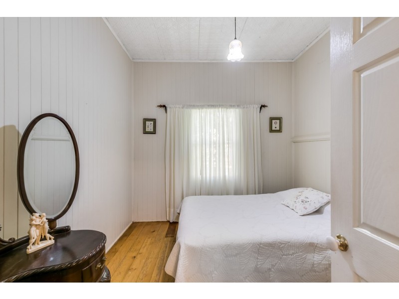 79 Bridge Street, Mount Lofty QLD 4350