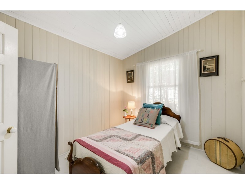 79 Bridge Street, Mount Lofty QLD 4350