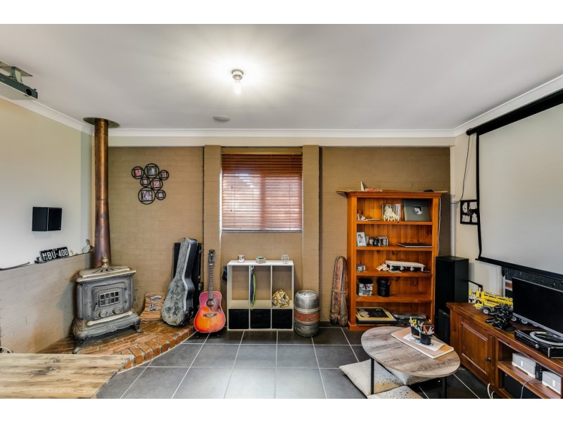 18 Nugent Crescent, Wilsonton QLD 4350