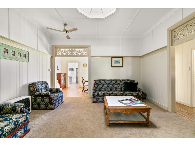 43 Anzac Avenue, Newtown QLD 4350