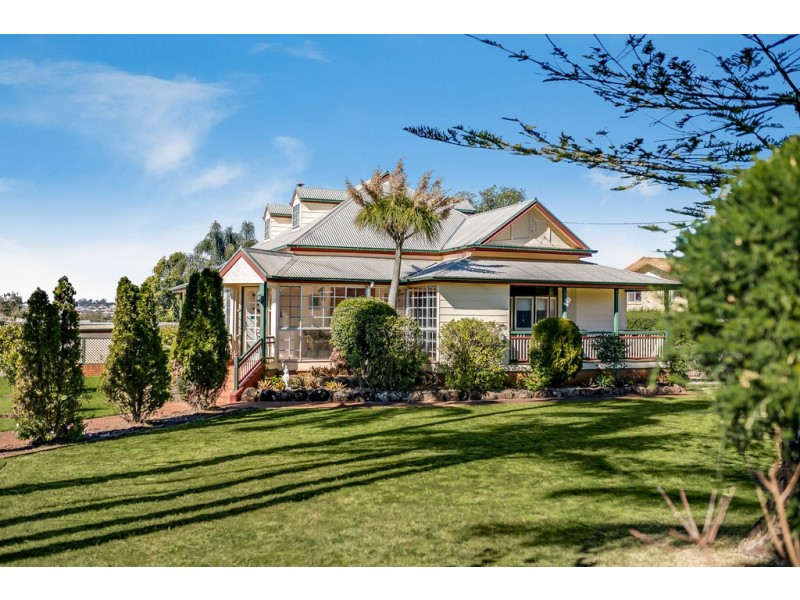 418 West Street, Kearneys Spring QLD 4350