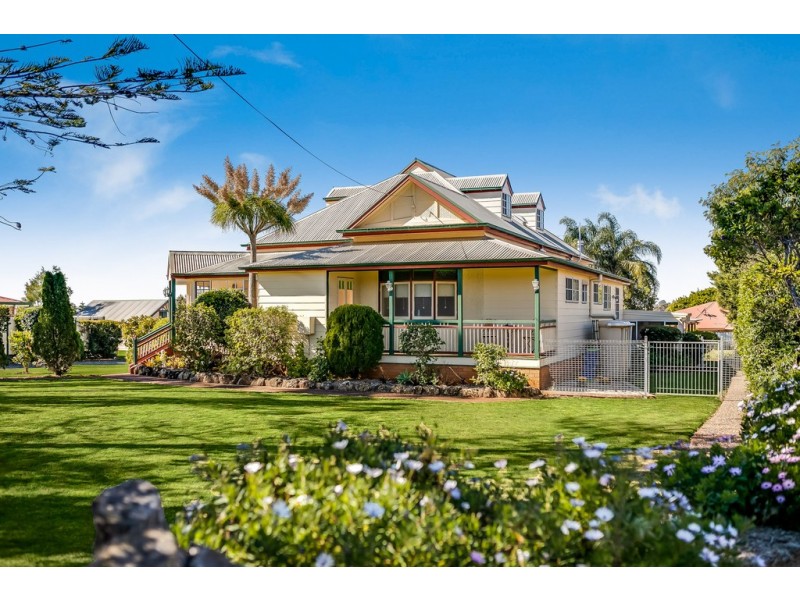 418 West Street, Kearneys Spring QLD 4350