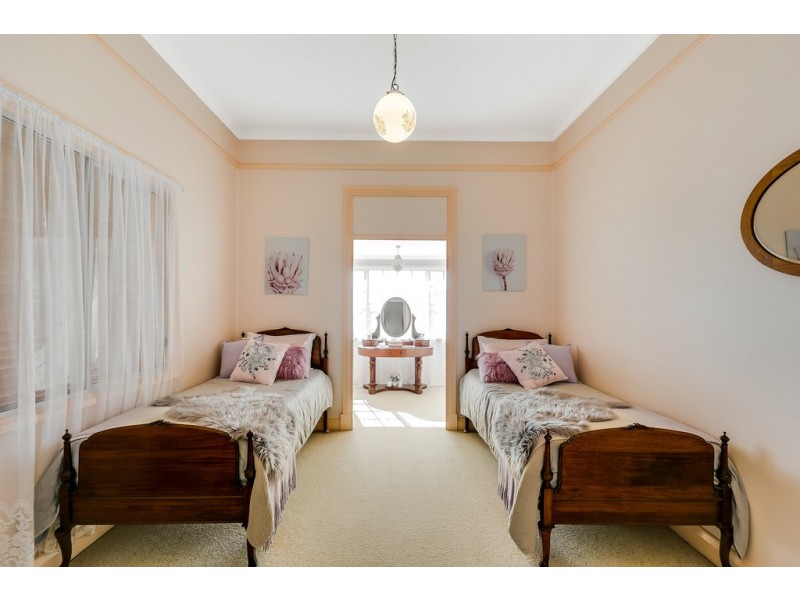 418 West Street, Kearneys Spring QLD 4350