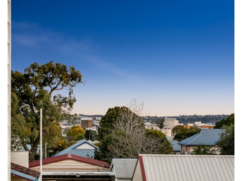 9 Hampshire Street, North Toowoomba QLD 4350