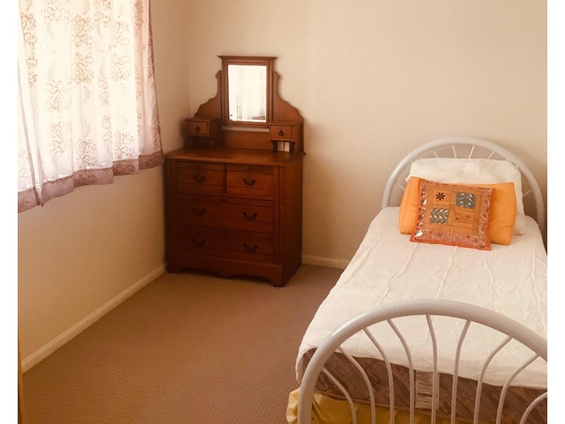 Villa 12 Glenfield Court, Middle Ridge QLD 4350