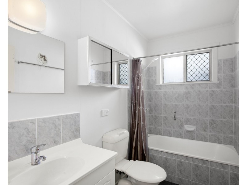 Unit 2/23 Leichhardt Street, Centenary Heights QLD 4350