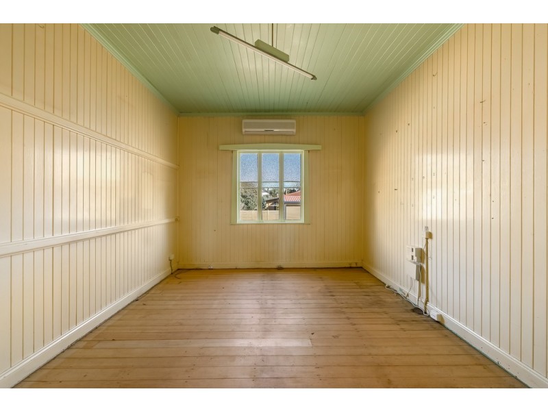 4 Hopkins Street, South Toowoomba QLD 4350