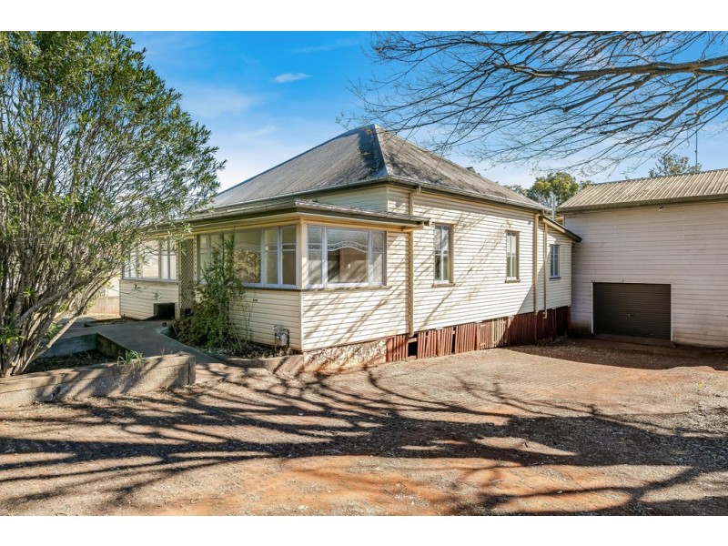 4 Hopkins Street, South Toowoomba QLD 4350