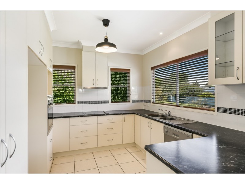 9 Spieker Street, Mount Lofty QLD 4350