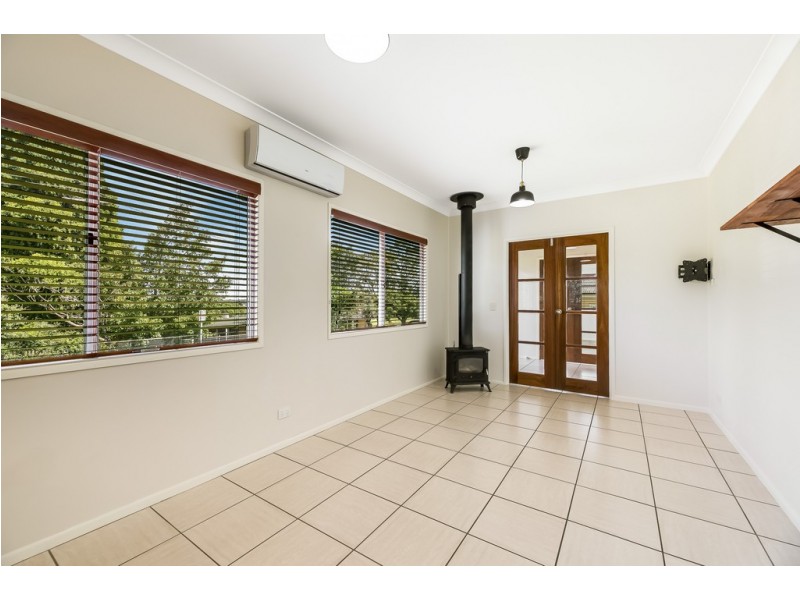9 Spieker Street, Mount Lofty QLD 4350
