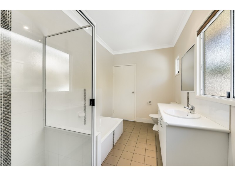 9 Spieker Street, Mount Lofty QLD 4350