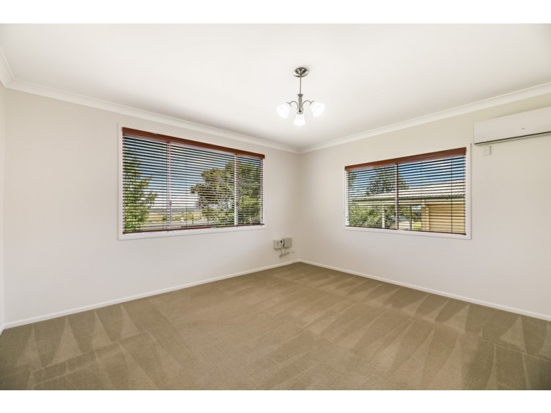 9 Spieker Street, Mount Lofty QLD 4350