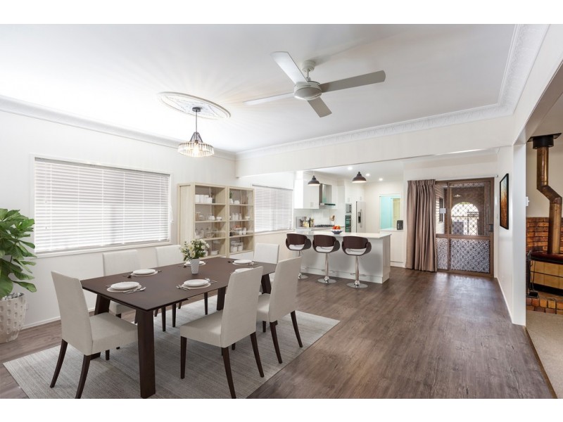 8 Kensington Drive, Withcott QLD 4352