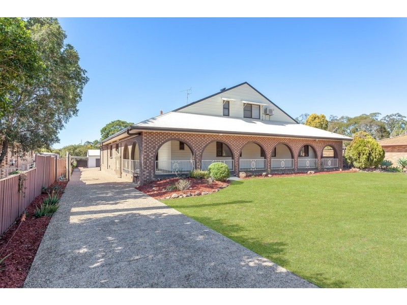 8 Kensington Drive, Withcott QLD 4352