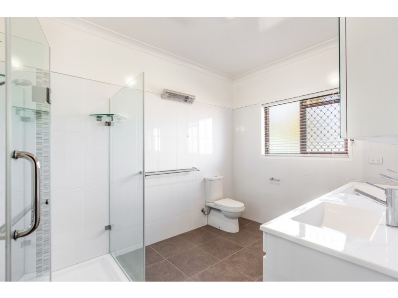 8 Kensington Drive, Withcott QLD 4352