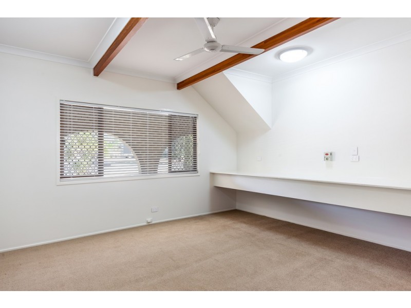 8 Kensington Drive, Withcott QLD 4352