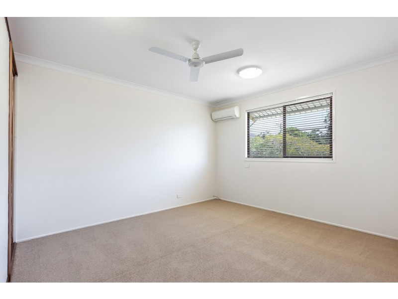 8 Kensington Drive, Withcott QLD 4352