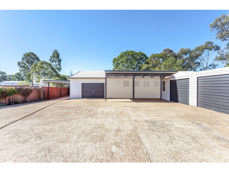 8 Kensington Drive, Withcott QLD 4352