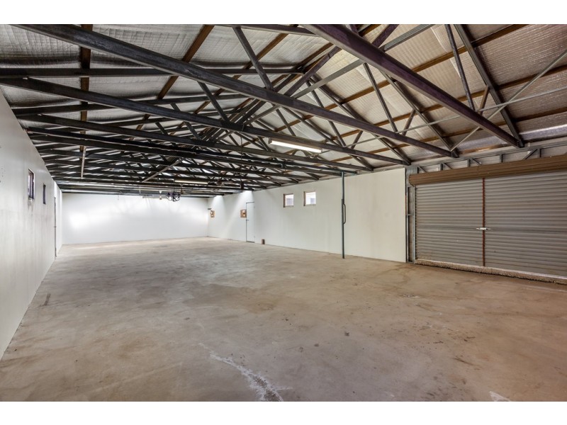 8 Kensington Drive, Withcott QLD 4352