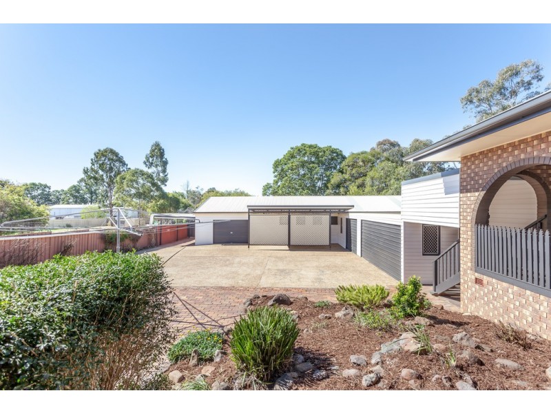 8 Kensington Drive, Withcott QLD 4352