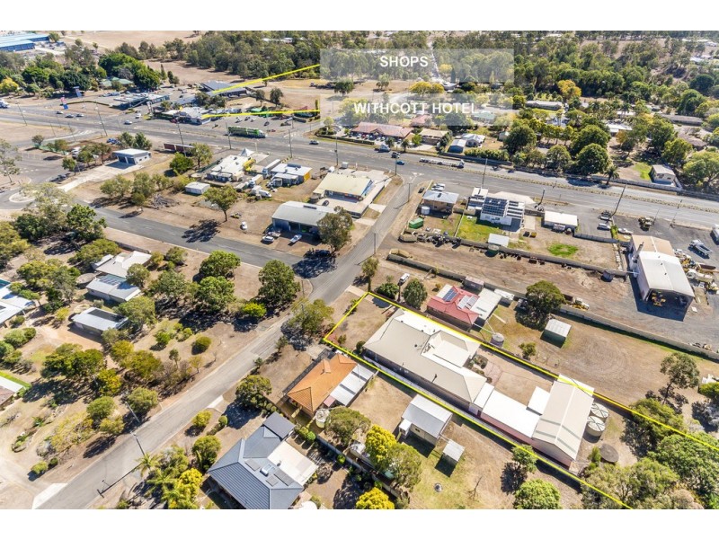 8 Kensington Drive, Withcott QLD 4352