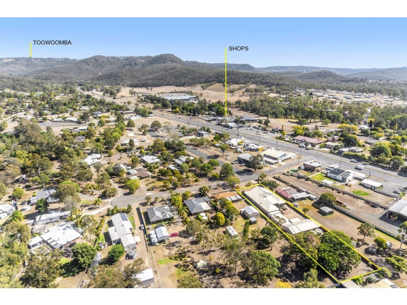 8 Kensington Drive, Withcott QLD 4352