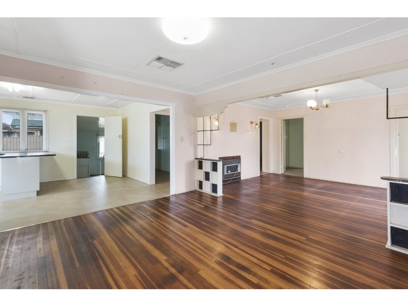 285 Tor Street, Wilsonton QLD 4350