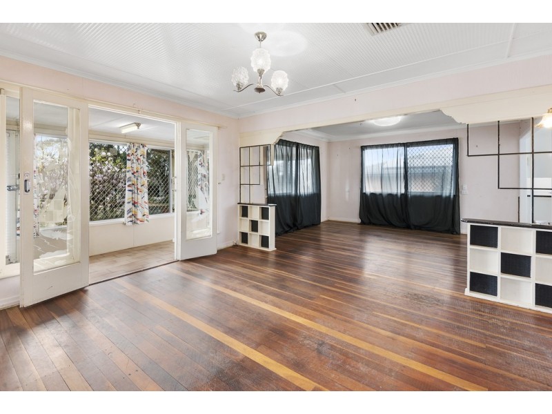 285 Tor Street, Wilsonton QLD 4350
